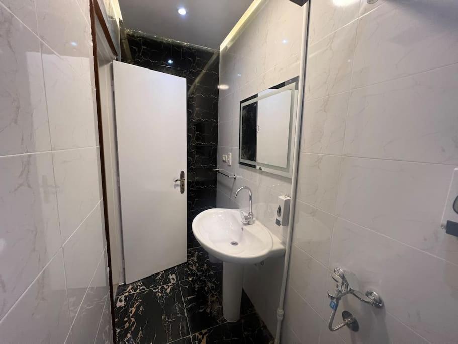 Luxury Apartment Downtown ไคโร ภายนอก รูปภาพ