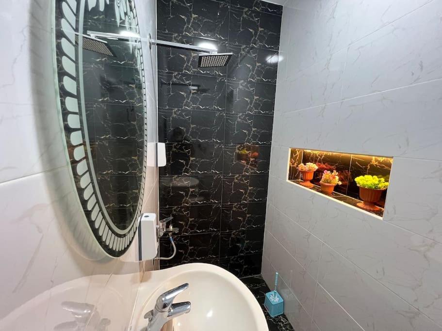 Luxury Apartment Downtown ไคโร ภายนอก รูปภาพ